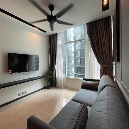 Deluxe Apartment Across Klcc Kuala Lumpur Exterior photo