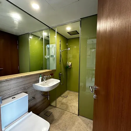 Deluxe Apartment Across Klcc Kuala Lumpur Exterior photo