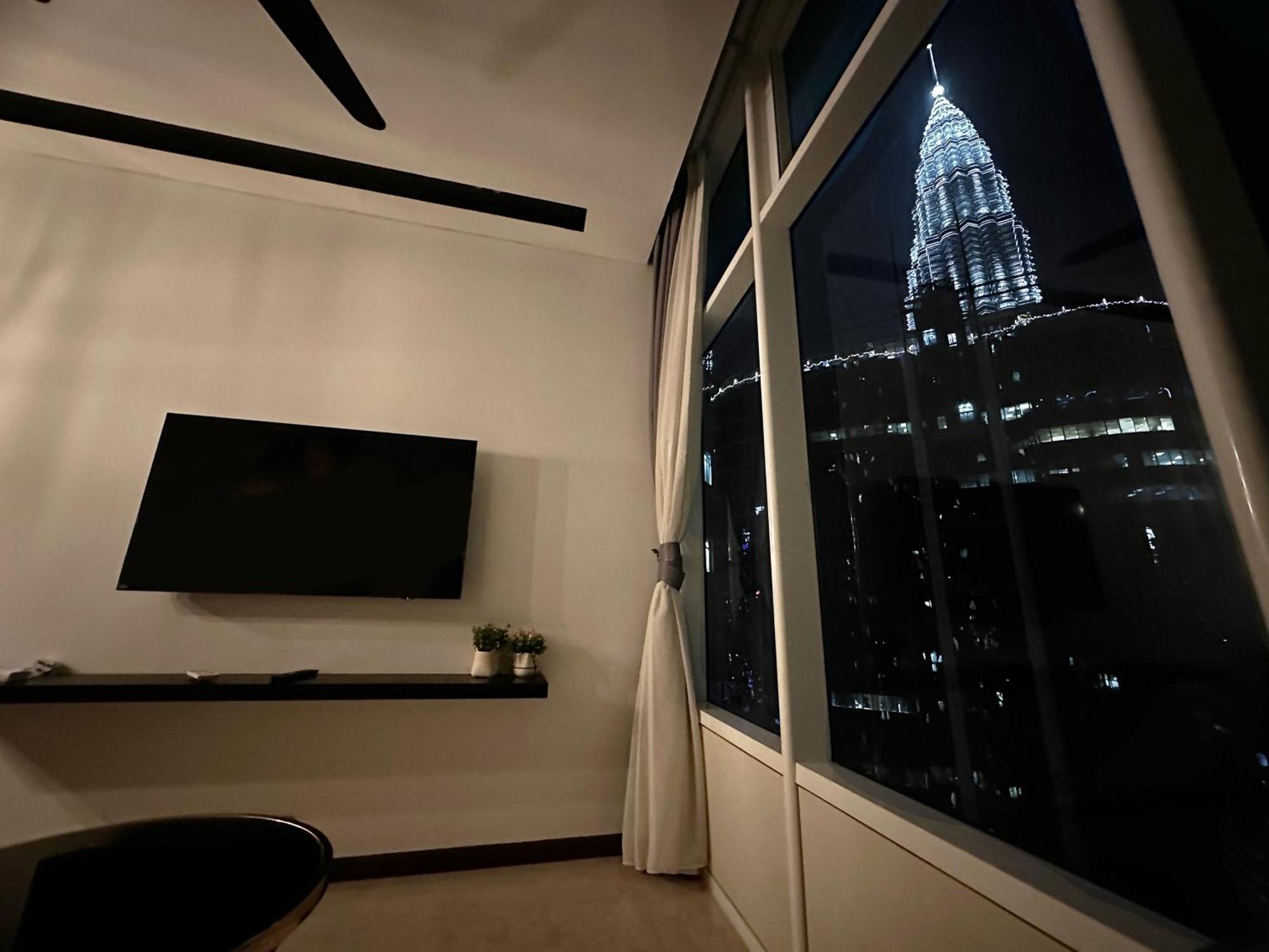 Deluxe Across Klcc Kuala Lumpur